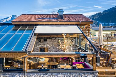 Exterior view with sliding glass roof in the arena | © Christian Fischbacher Photography